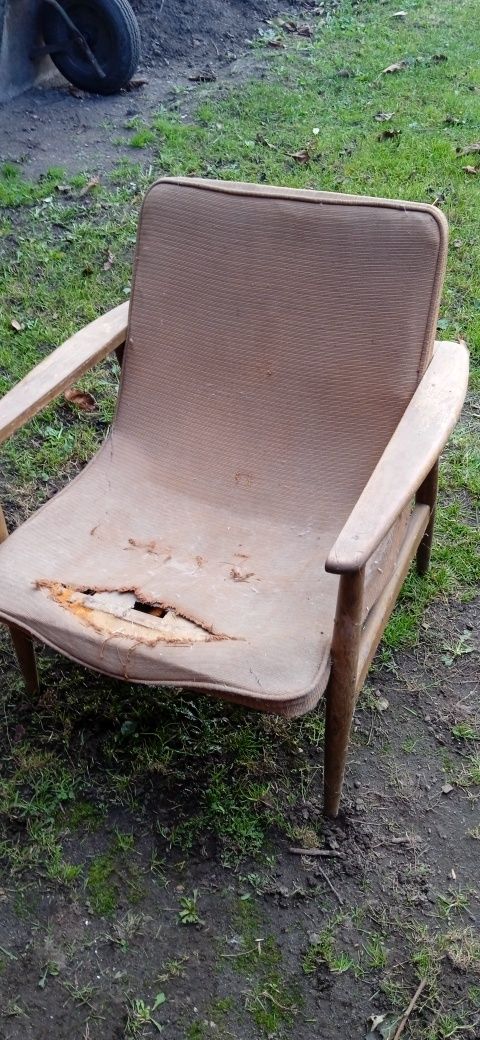 Fotele z PRL do renowacji