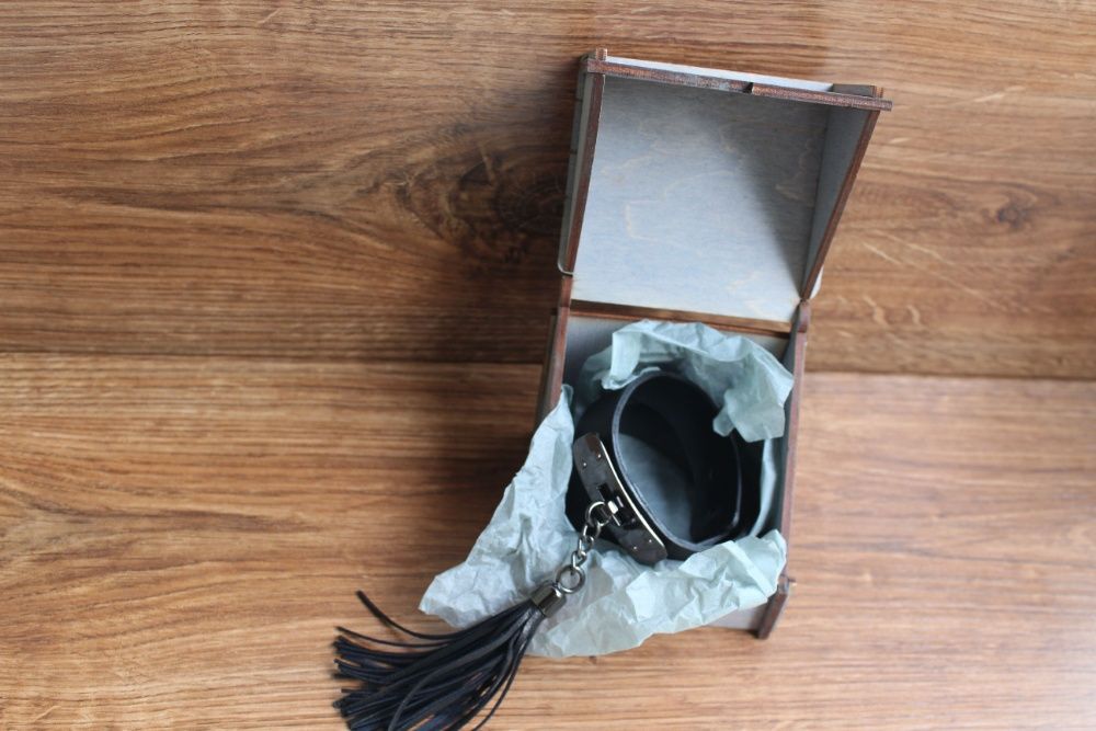 Кожаный браслет чокер с кисточкой + коробка в подарок mantra leather
