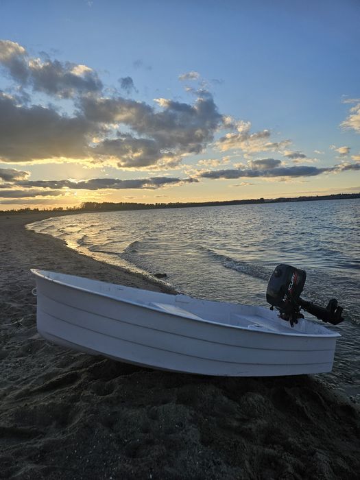 Łódka z silnikiem