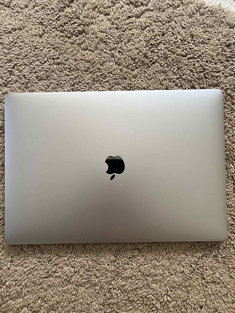 Macbook Pro 15”(2017)