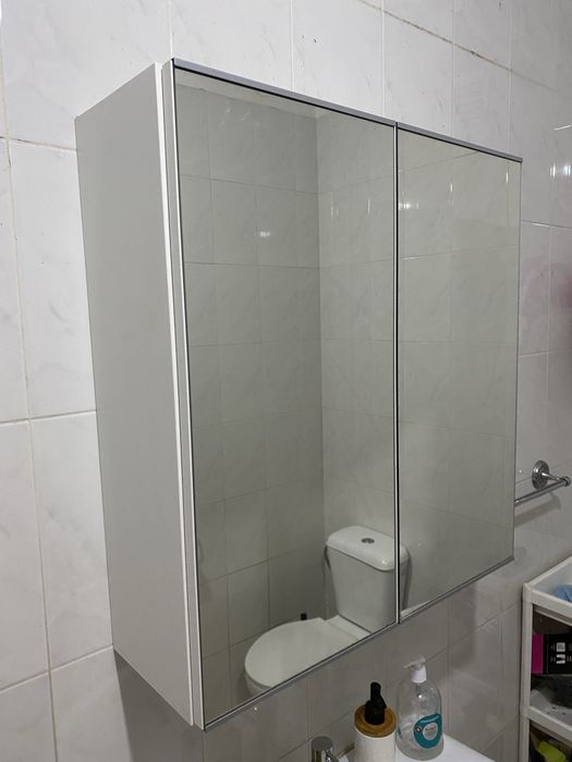 Armario casa de banho com espelho