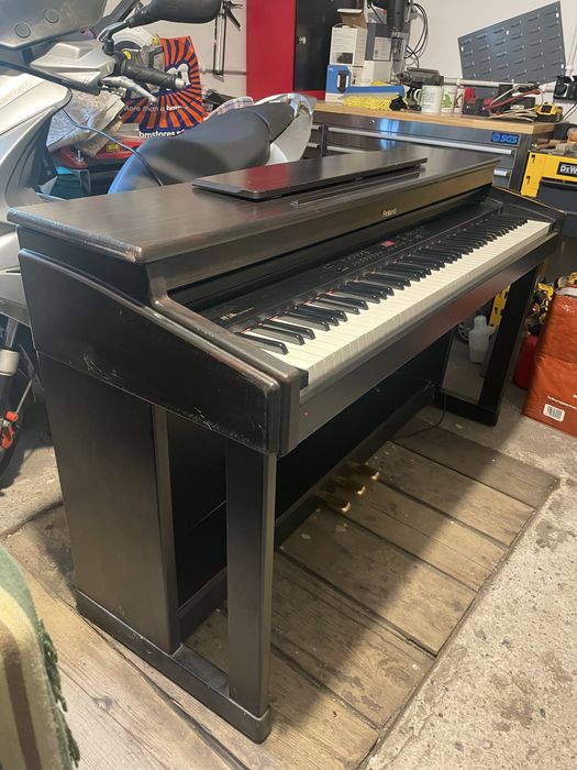 Pianino elektroniczne Roland HP530e.