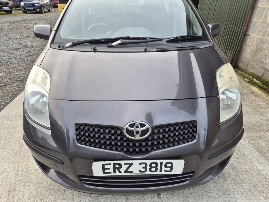 Zderzak przedni  toyota yaris 2