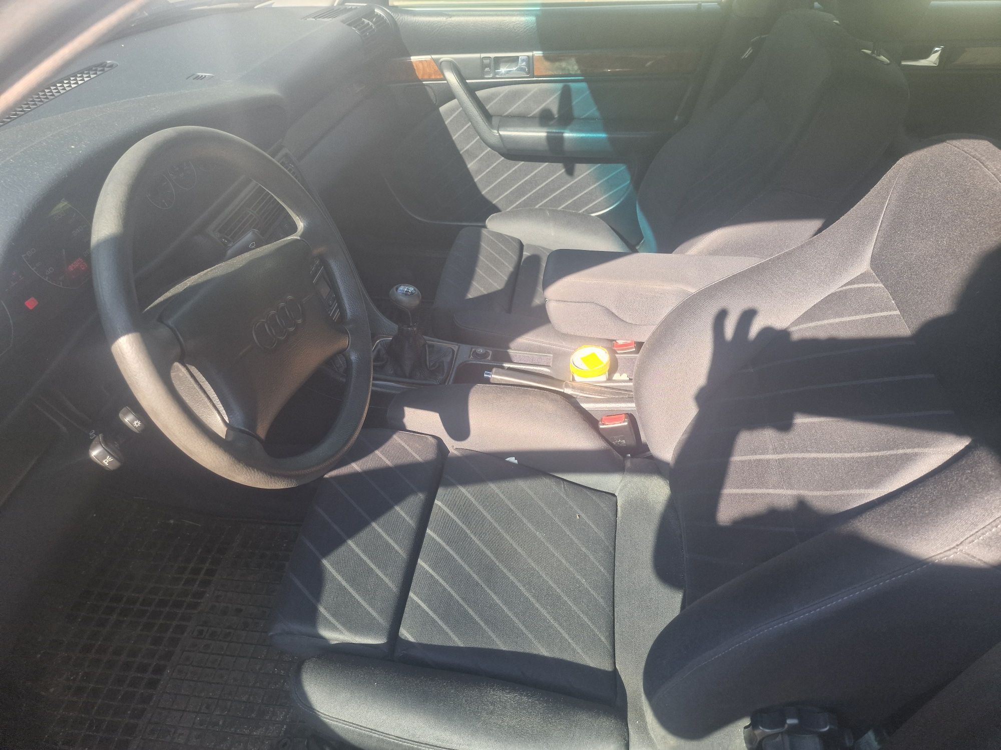 Audi A6 model c4. Obniżka ceny z powodu  tego że ktoś wjechał w zderza