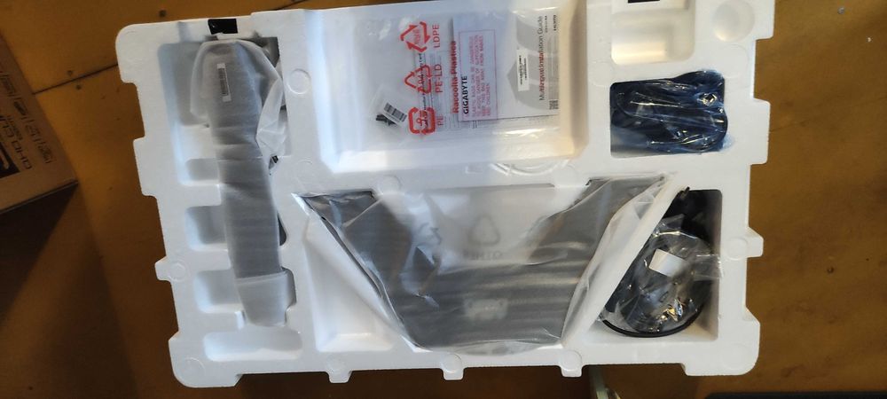 Zakrzywiony Gamingowy Monitor 32 cale Gigabyte G32QC A 2K VA 165Hz 1ms