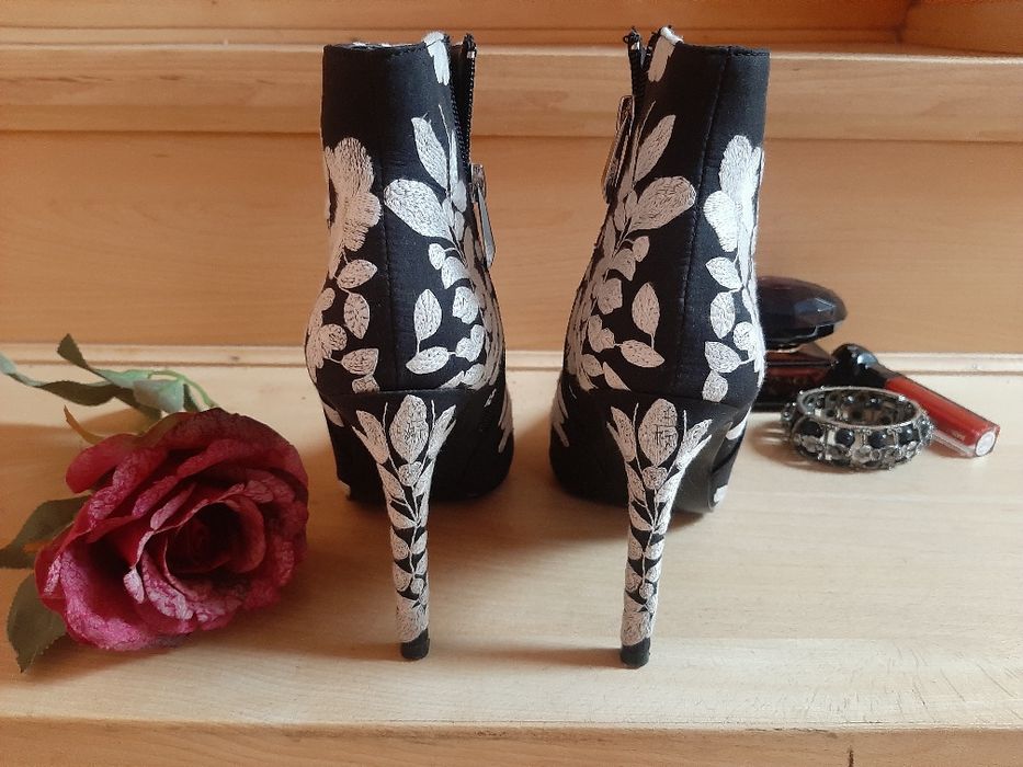 Haftowane botki ZARA , rozm.38,nienoszone, bardzo efektowne