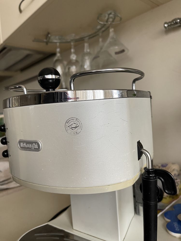 Кофеварка Delonghi