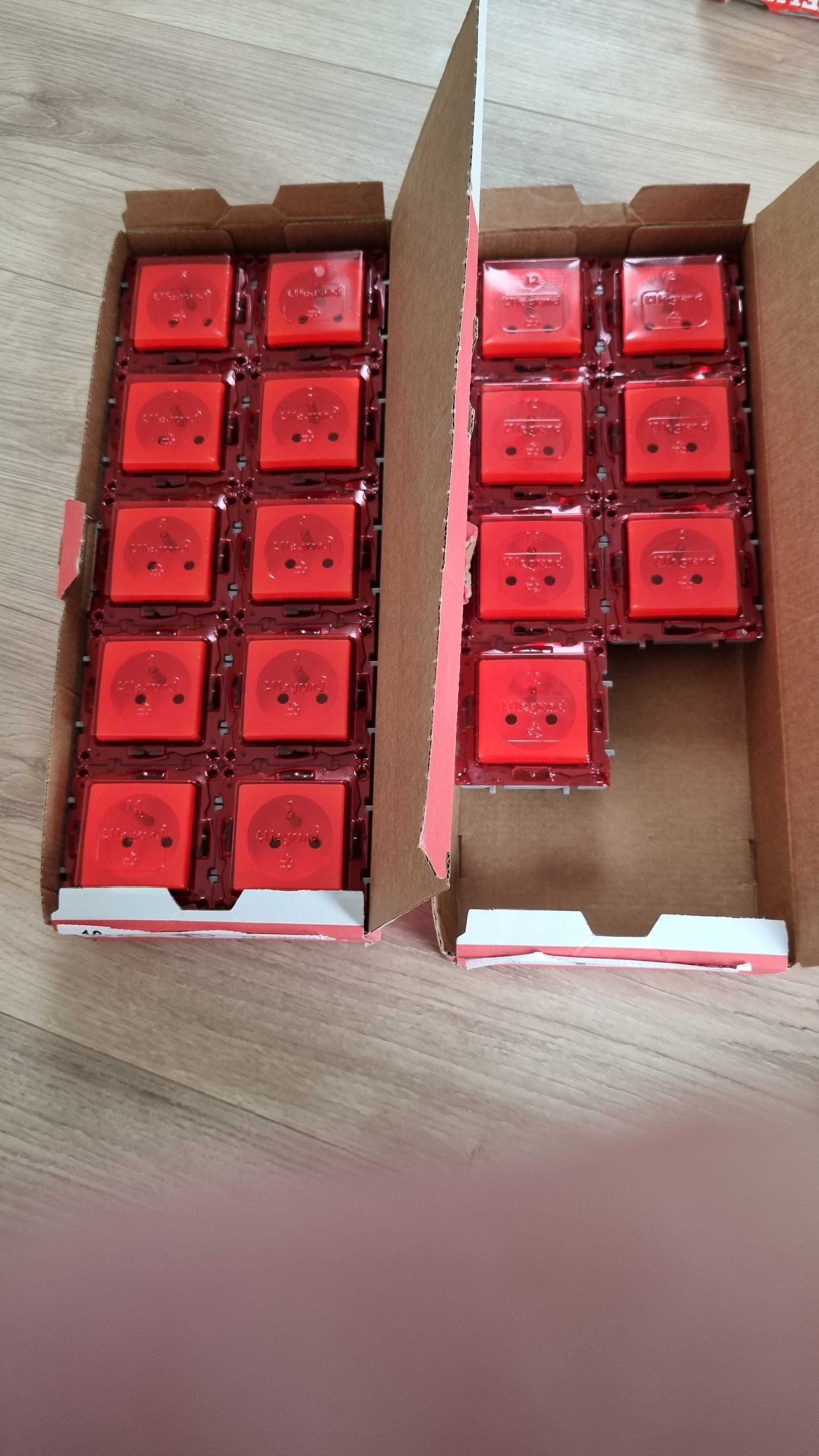 17x Gniazdo pojedyncze z przesłoną torów NILOE Selection - białe