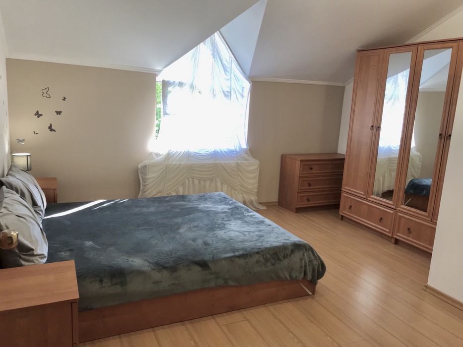 В центрі Мукачева будинок-котедж подобово (посуточно)