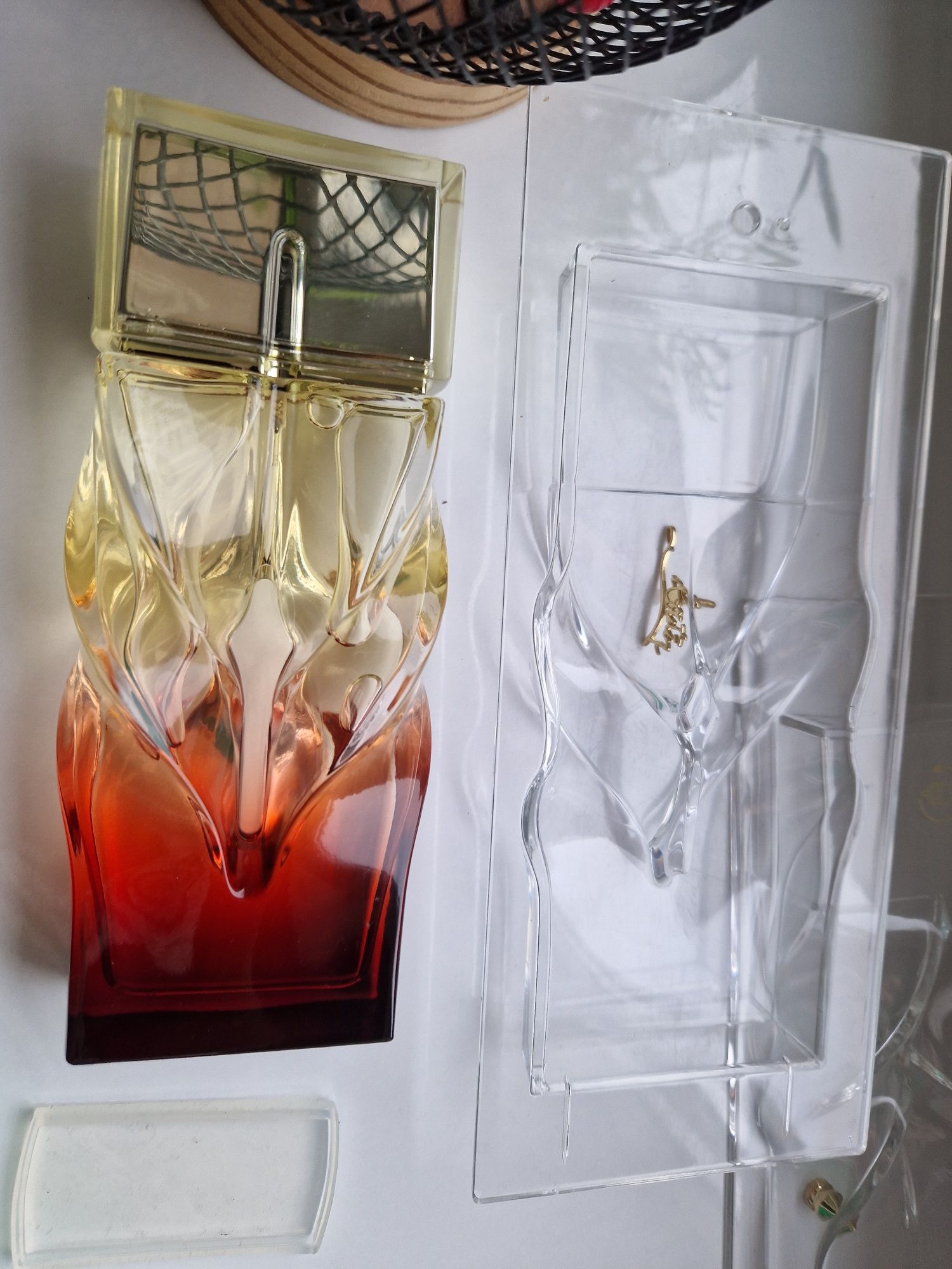 PERFUMY Louboutin Tornade Blonde