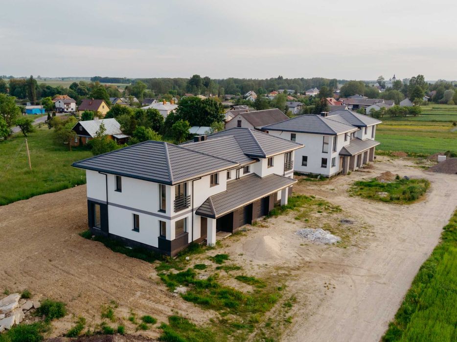 Nowo pobudowany dom w zabudowie bliźniaczej