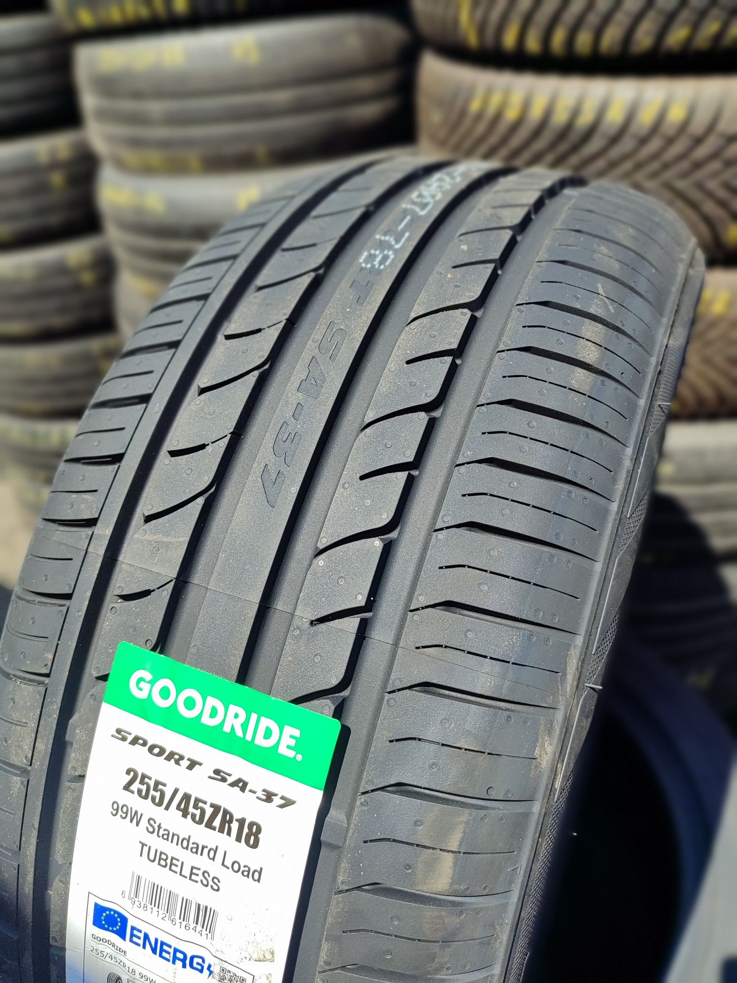 Нові шини Goodride SA37 255/45 R18 99V XL