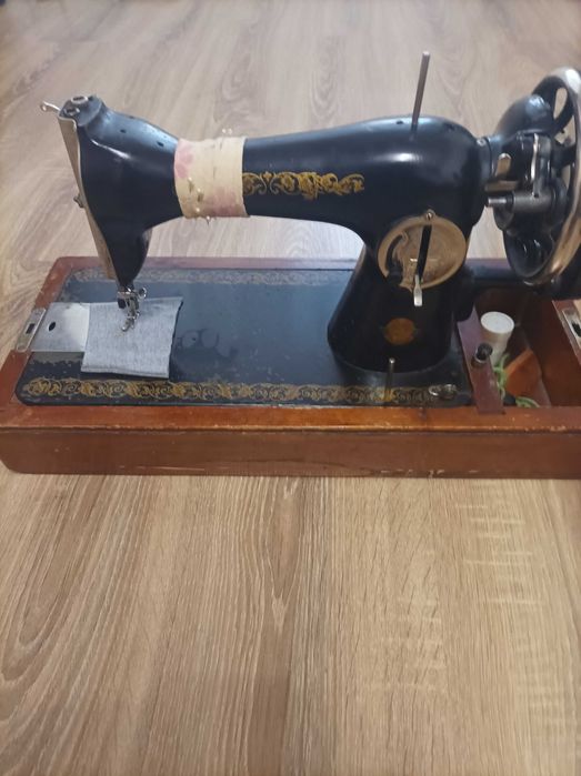 Продам швейную машину