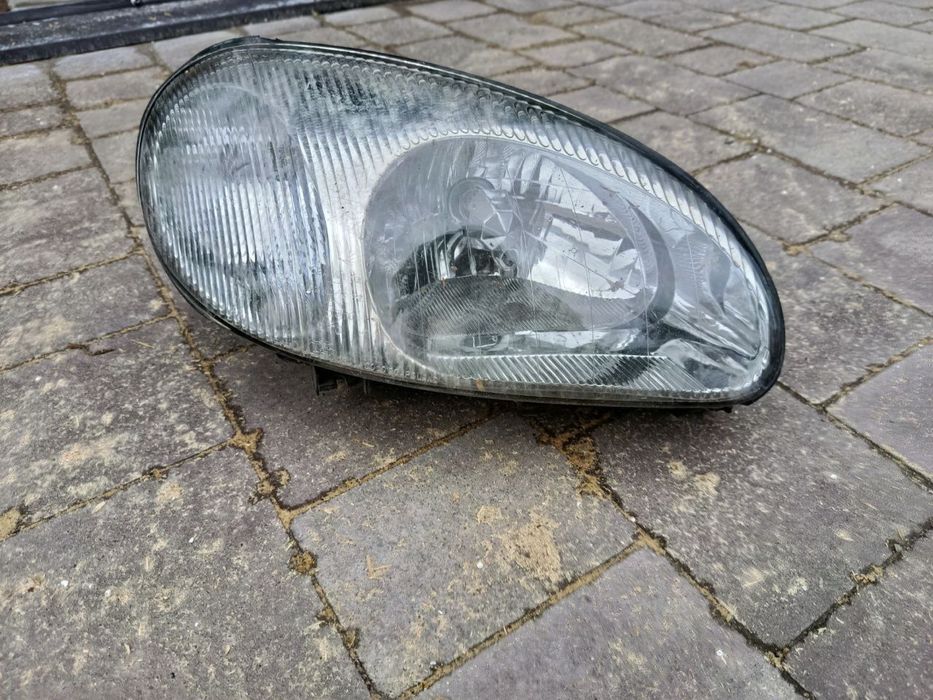 Фара на део ланос