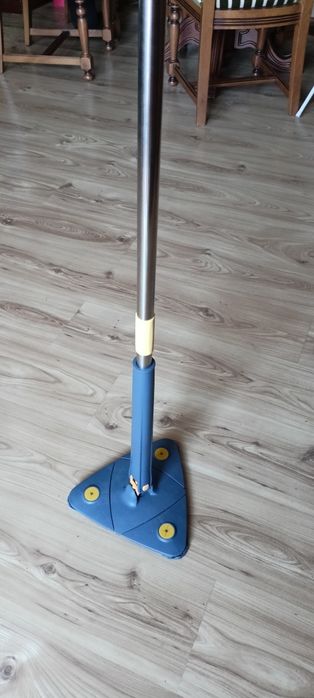 Mop do mycia podłogi z wyciskiem