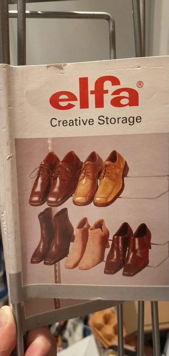 Wieszak na buty firmy elfa do garderoby