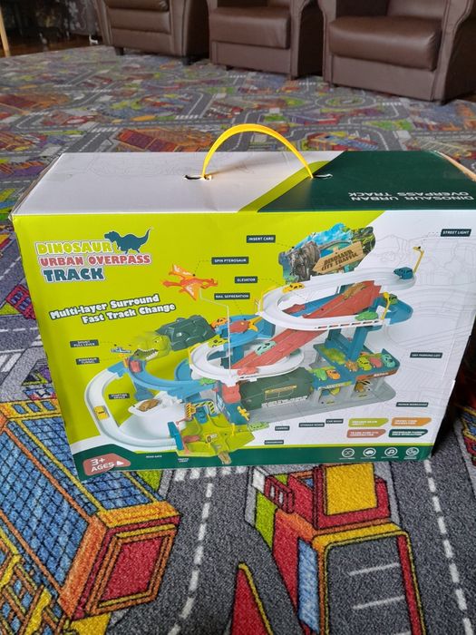 Трек для машинок.