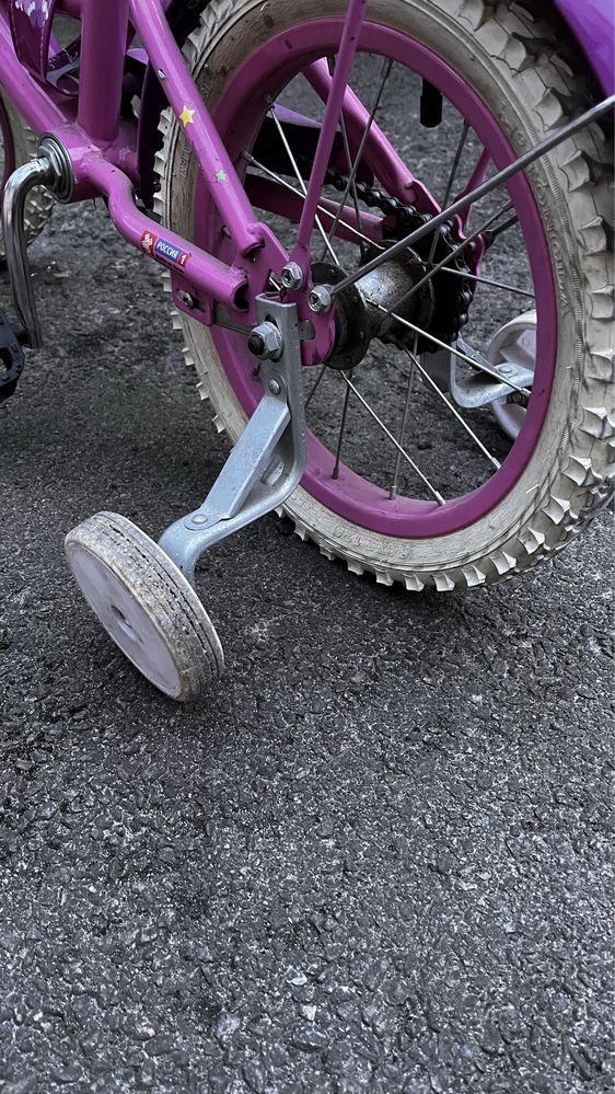 Дитячий велосипед з додатковими колесами
