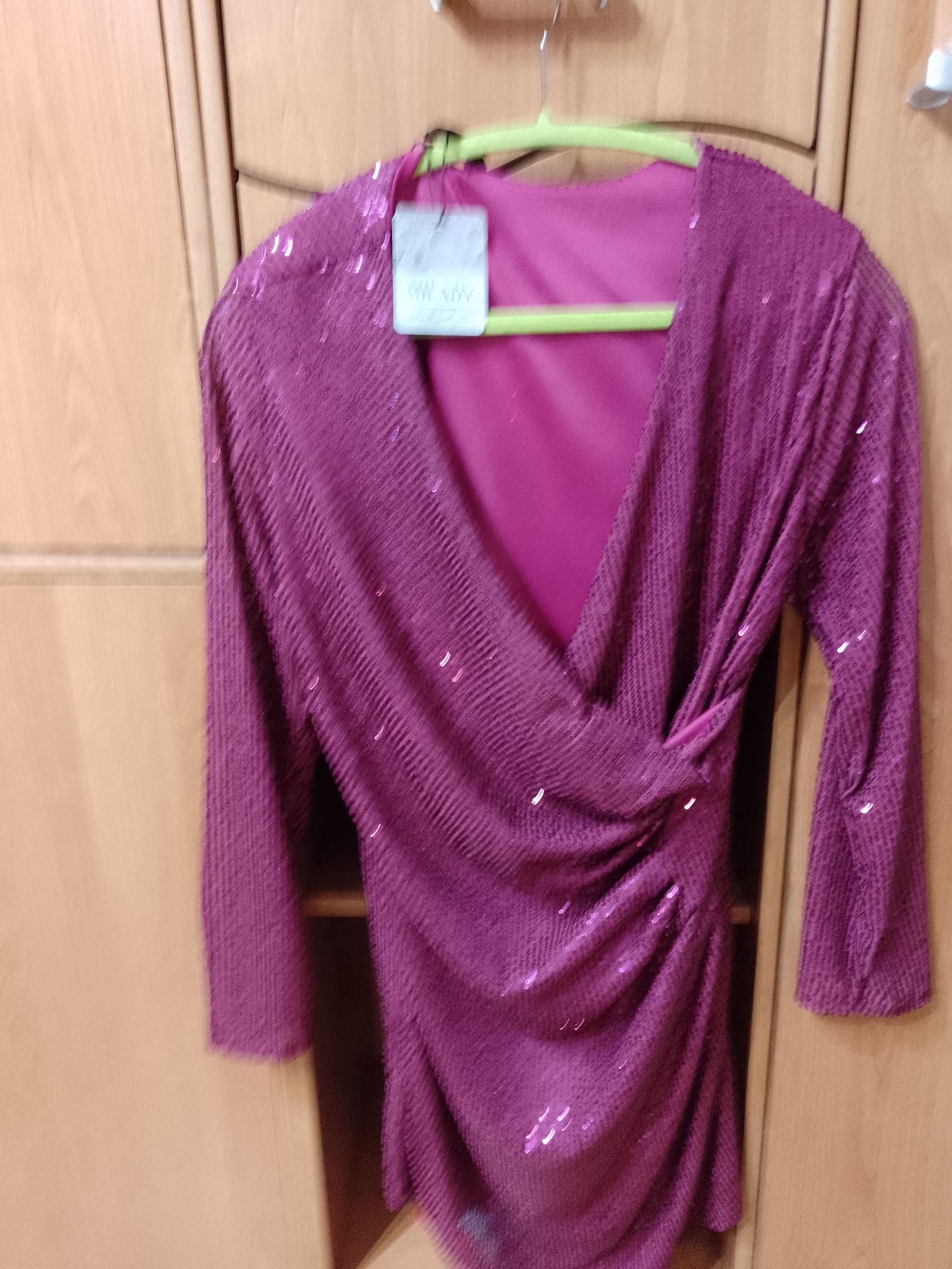 Sprzedam sukienkę fioletową nową z metką rozmiar uniwersalny