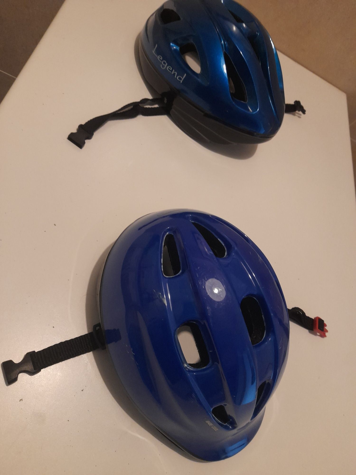 2 capacetes de ciclismo p criança 10€