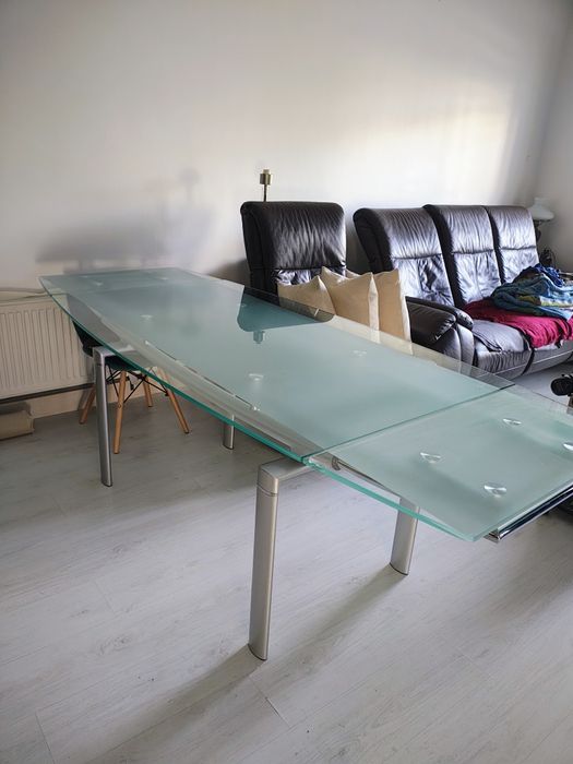 Szklany stół do jadalni rozkładany