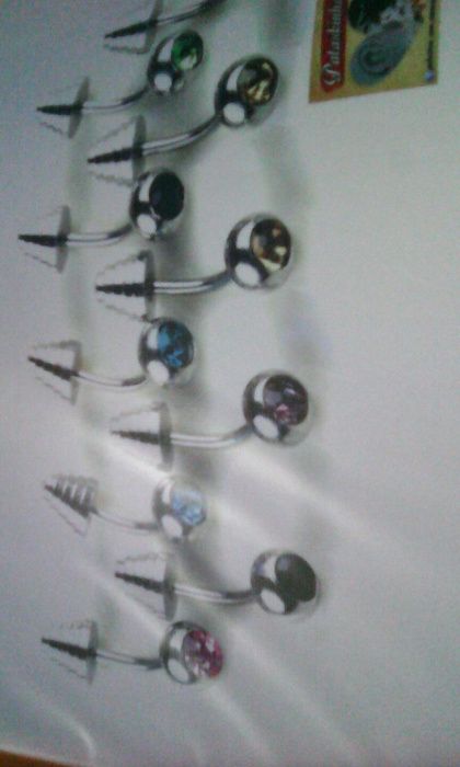 Piercing curvo metal brilhante