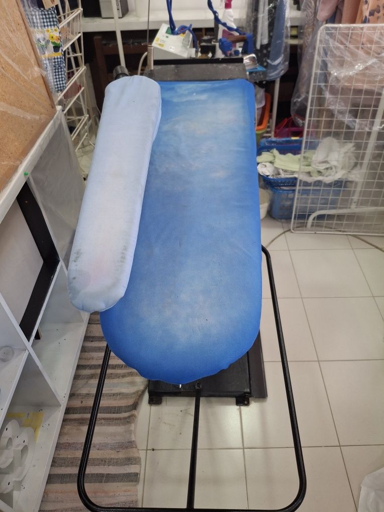 Tábua de passar a ferro industrial com sucção