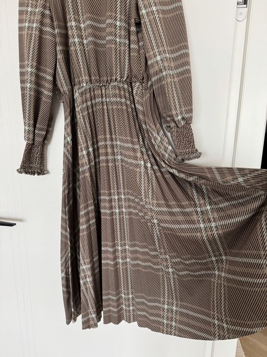 Sukienka jesienna plisowana na pasek