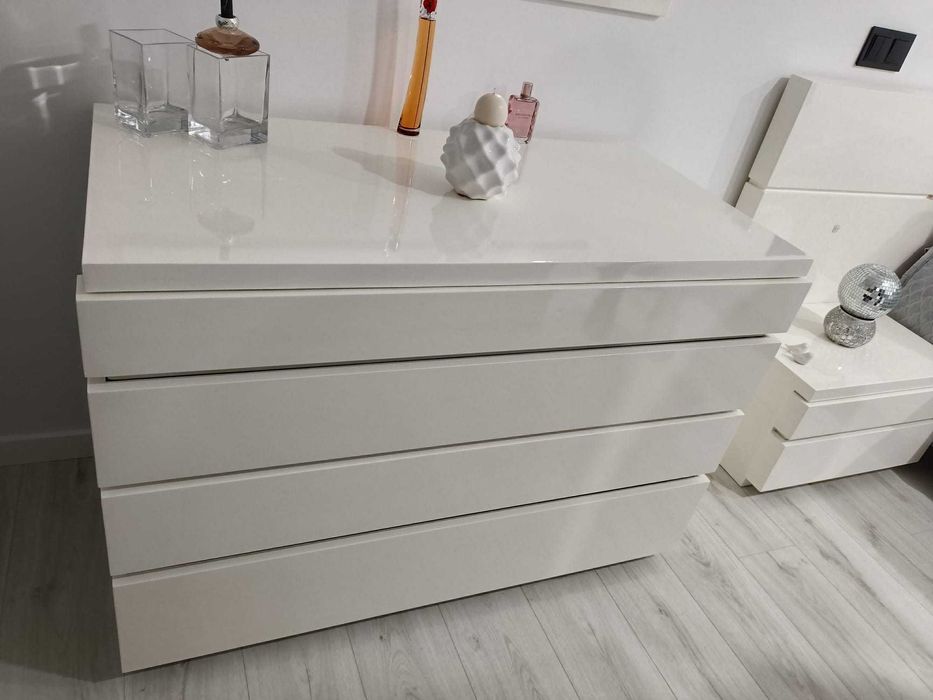 comoda com 4 gavetas com espelho