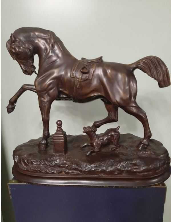 Escultura equestre