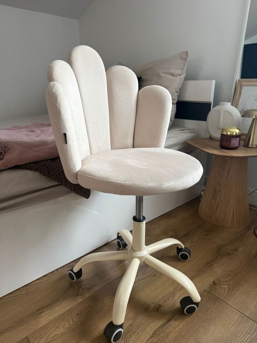 Krzesło obrotowe muszla