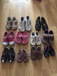 Взуття для дівчинки крокси тапки кеди босоніжки ботінки кросівки туфлі