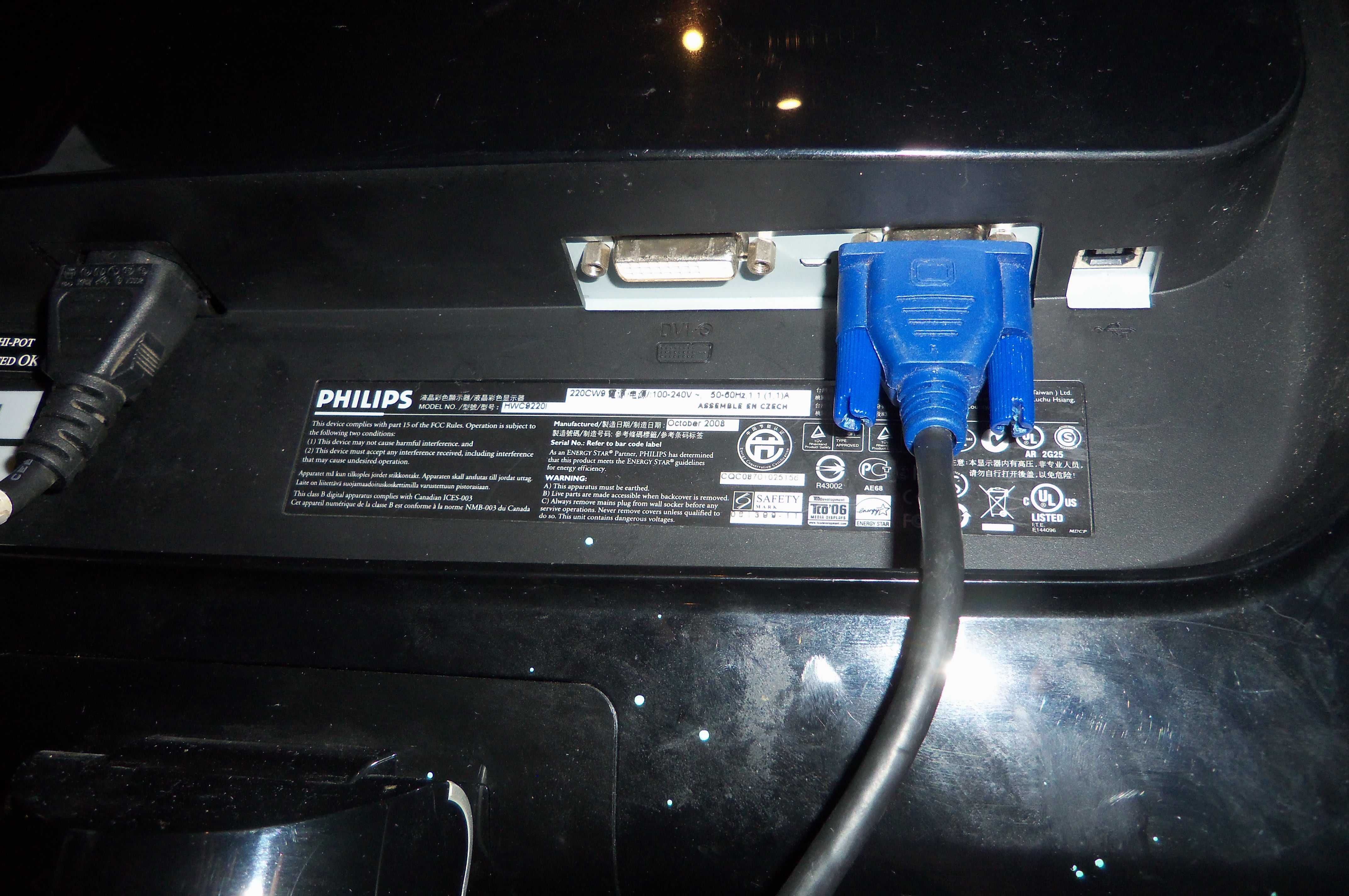 Philips 22 cale, D-SUB, DVI + kable : zasilający oraz sygnałowy.