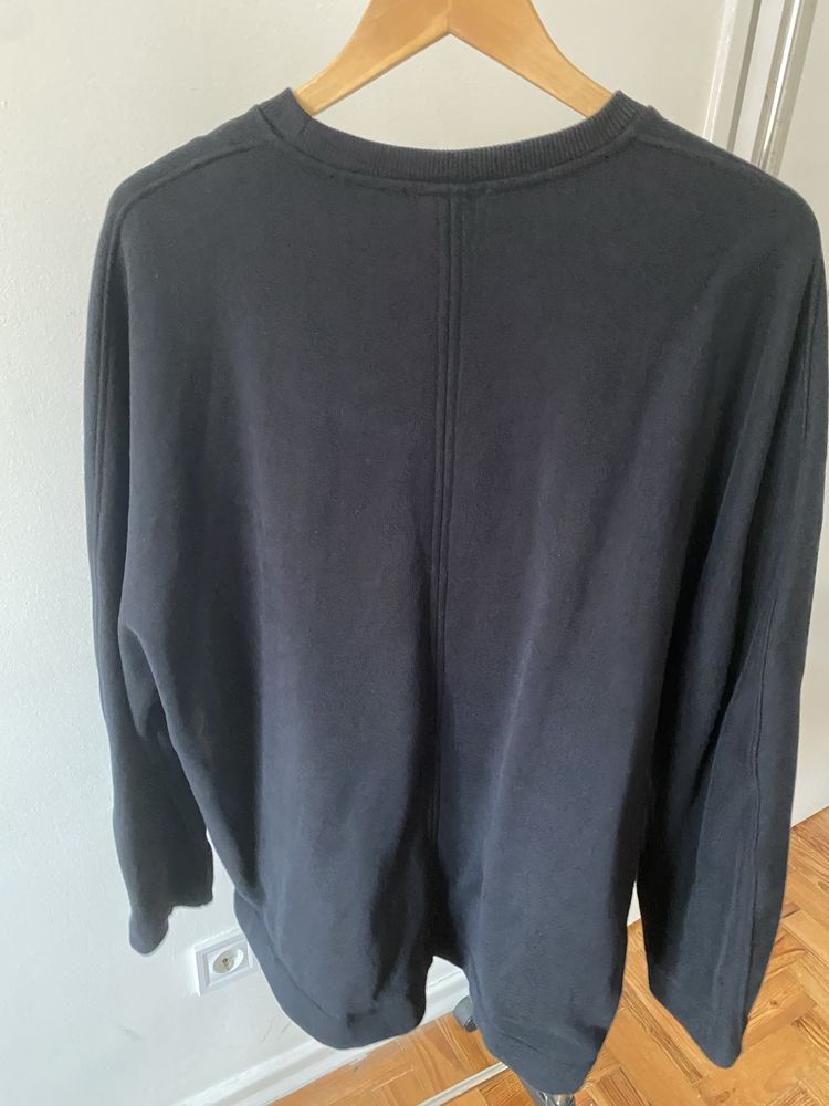 Roupas de malha preto