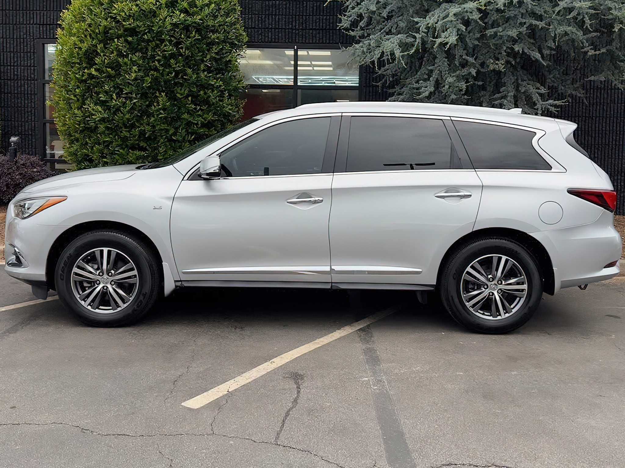 Infiniti QX60 Luxe 2020