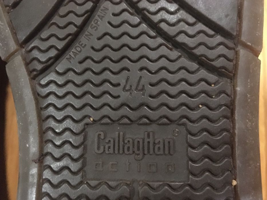 Sapatos de homem em pele Callaghan semi-novos (tam. 44)