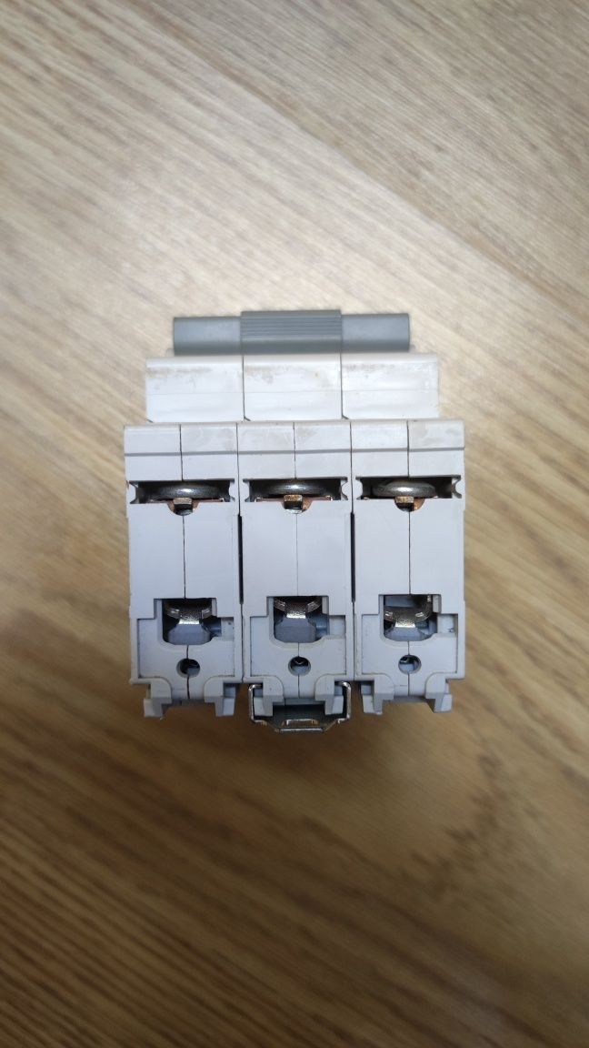 Trójfazowy wyłącznik nadprądowy (MCB) Hager, MC310A C10