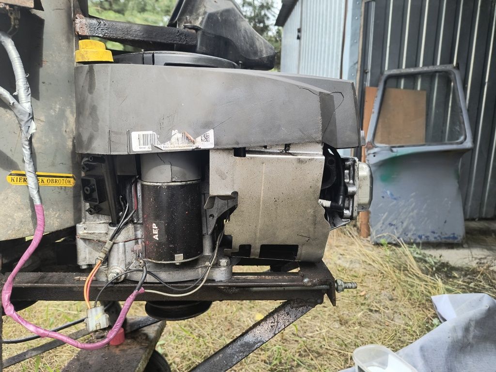Silnik od traktorka Husqvarna & briggs uszkodzony