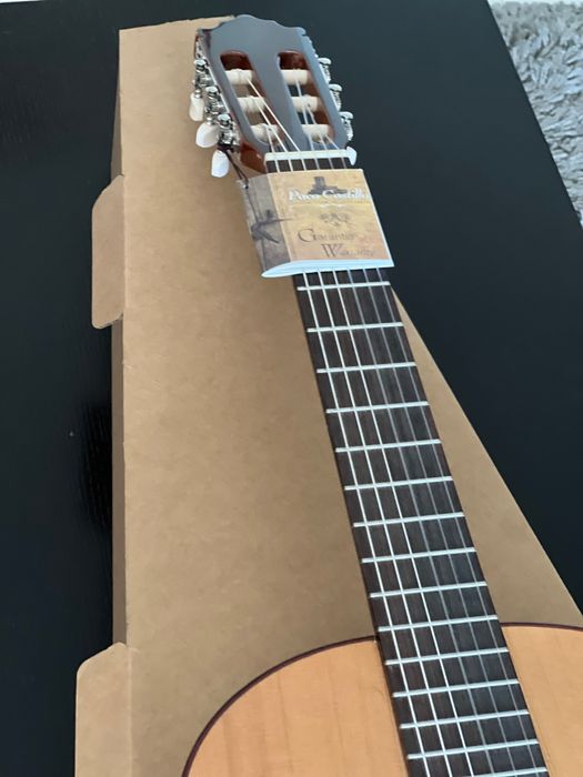 Guitarra Clássica Paco Castillo 202 ( Nova/ caixa )