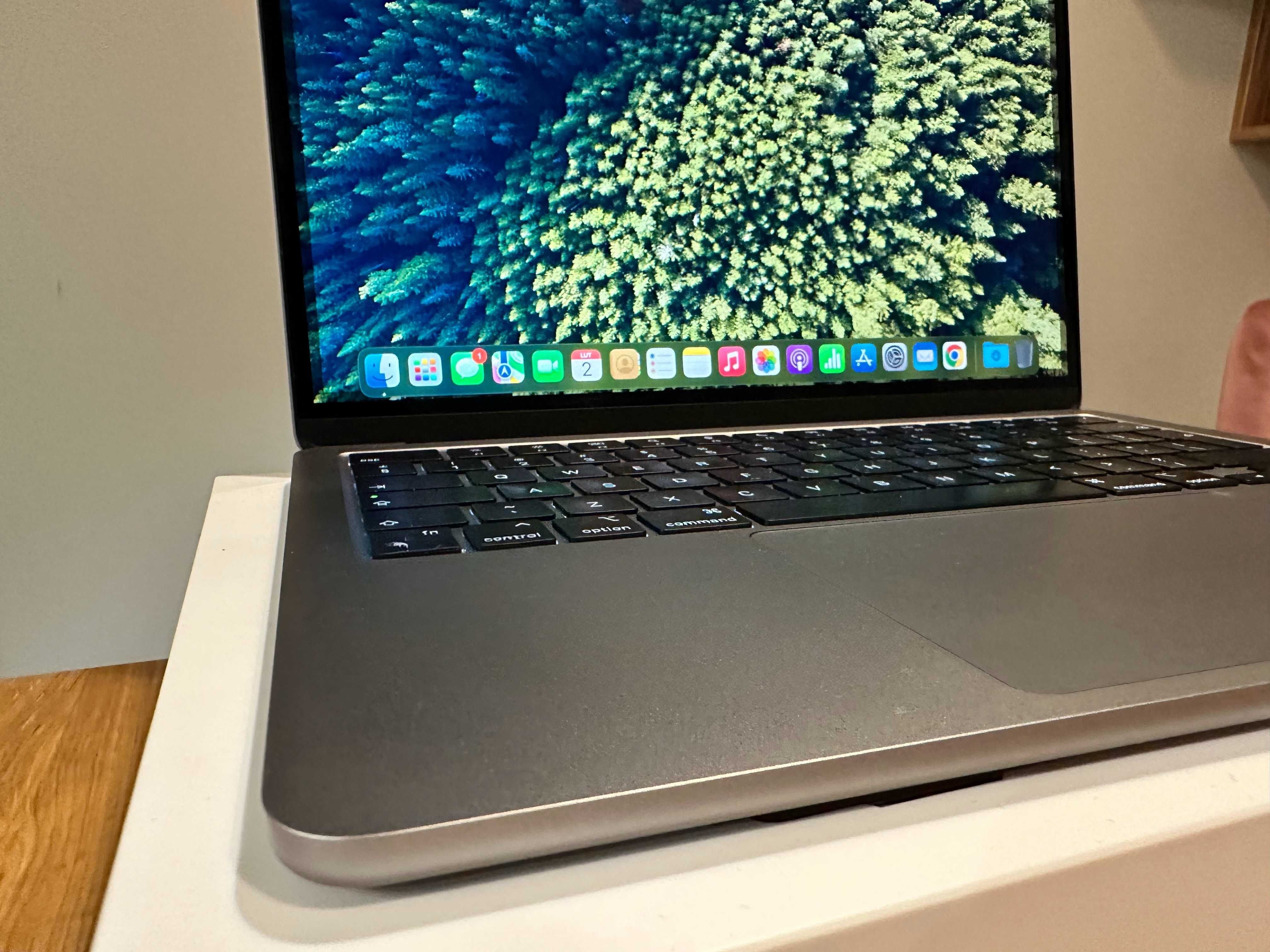 APPLE MacBook Air M2 (2022) 256GB SSD + Magic Mouse + HDMI connector
