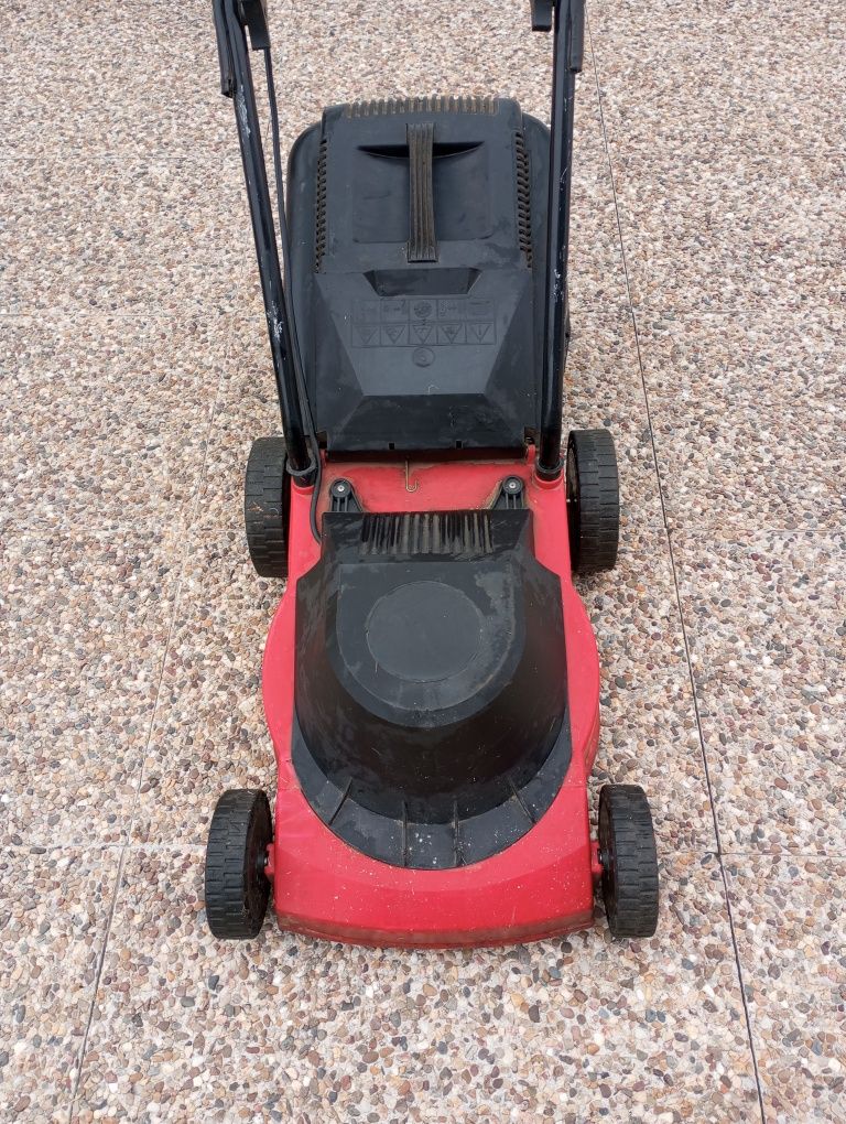 Máquina corta relva
