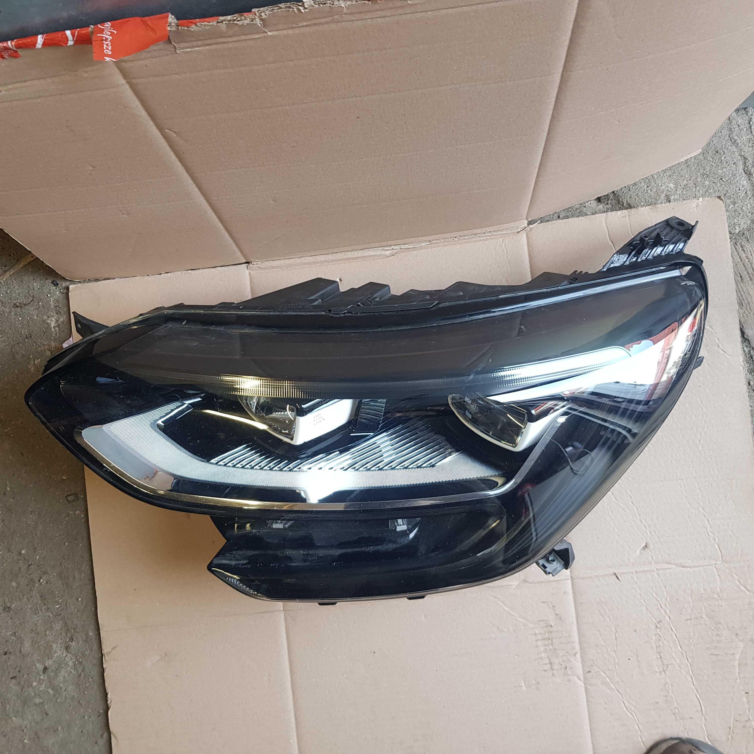 lampa przód Renault Megane 4 fulled