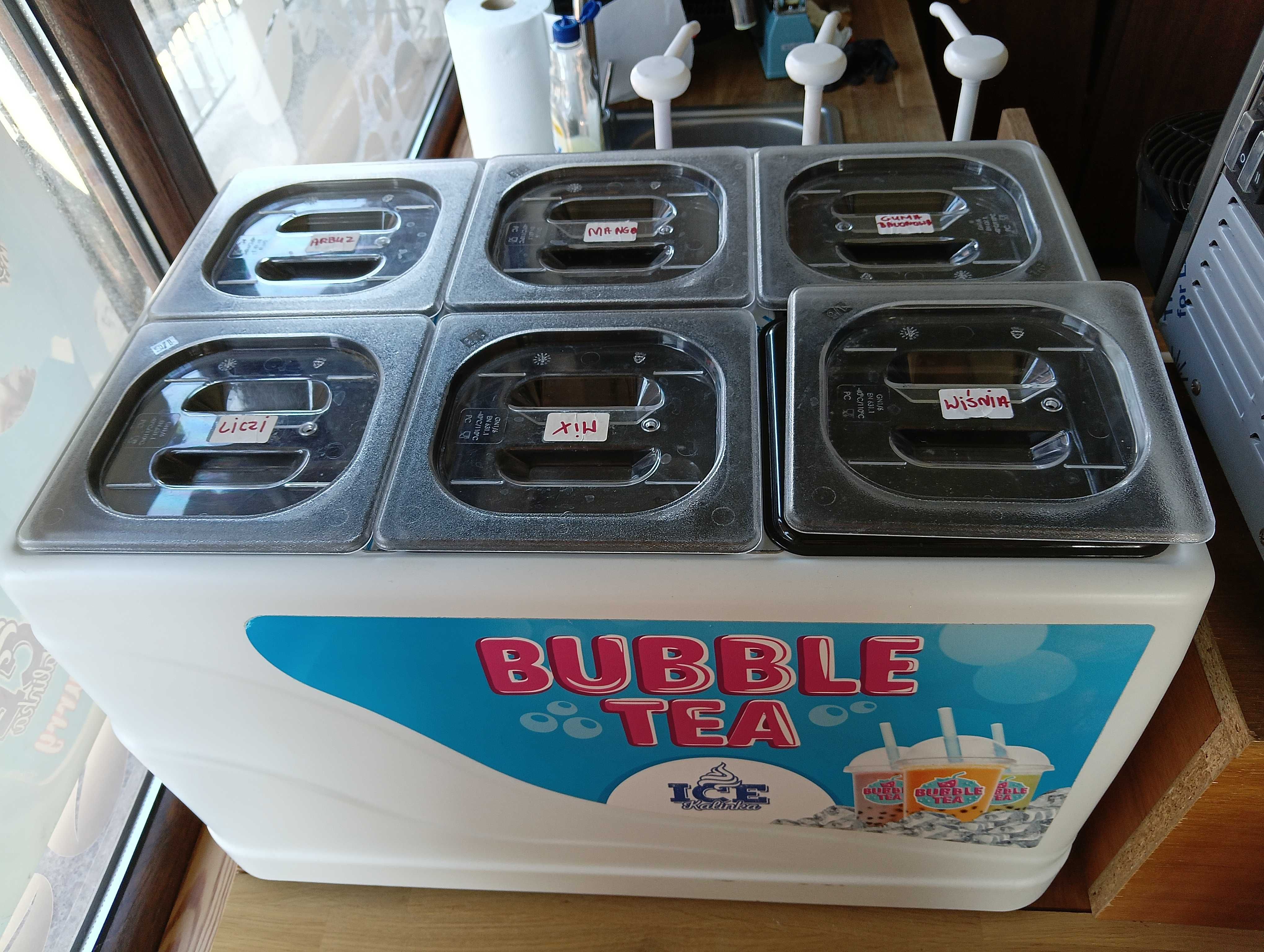 Sprzedam UŻYWANĄ witrynę chłodniczą do kulek Bubble Tea 6 x pojemnik