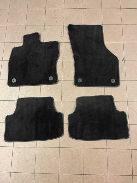 Tapetes novos originais para Golf 8 e para Skoda Enyaq