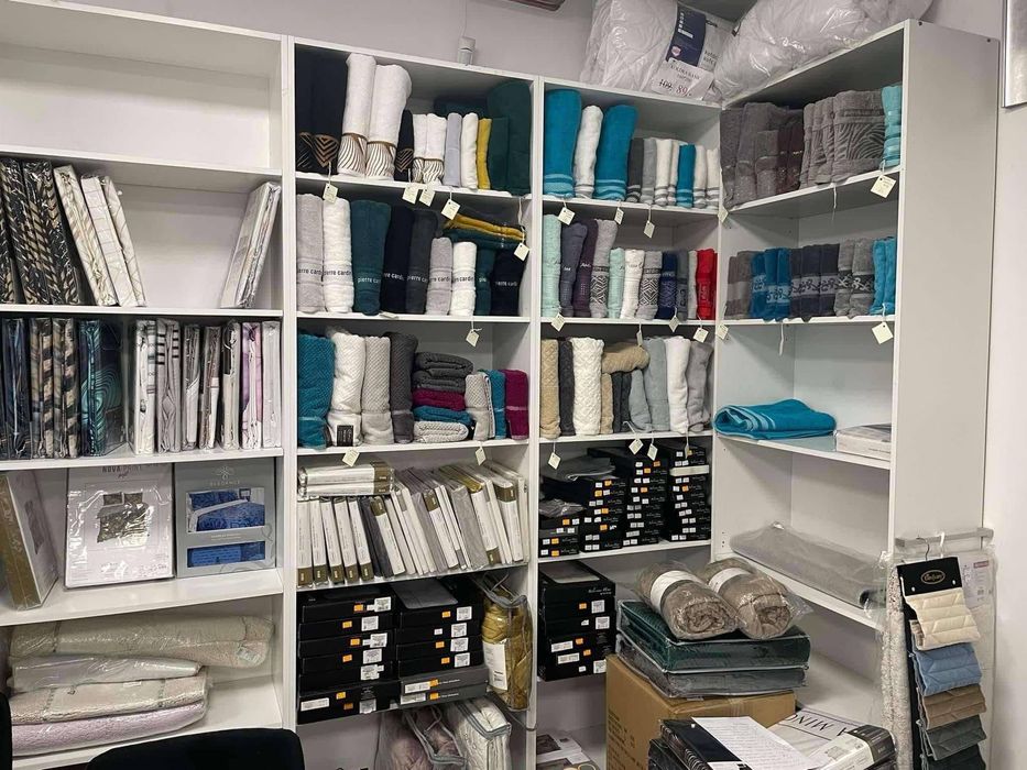 regały do sklepu lub gabinetu