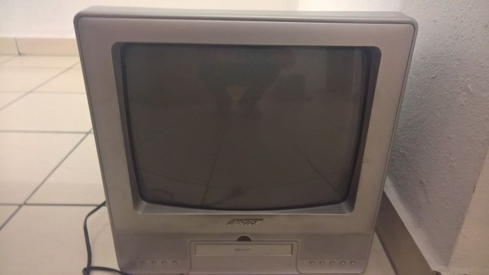 Vendo Televisão com Dvd incorporado