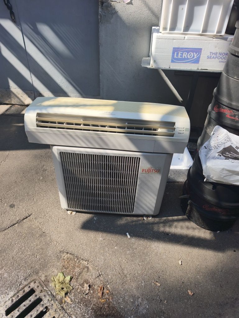 Кондиціонер Fujitsu ASY7RSCCW