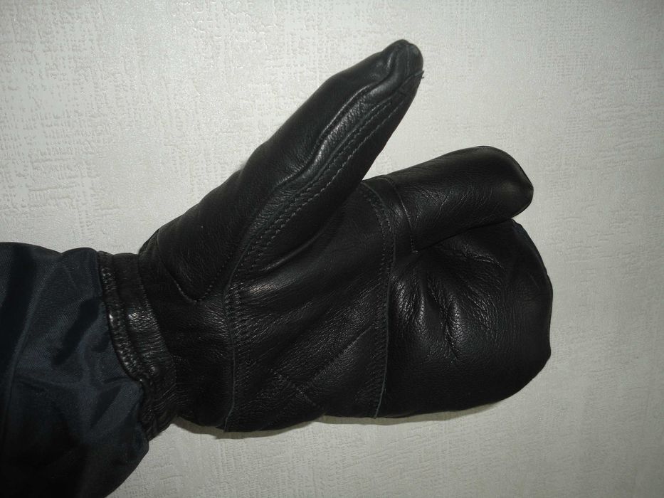 Перчатки трехпалые, на меху, кожа