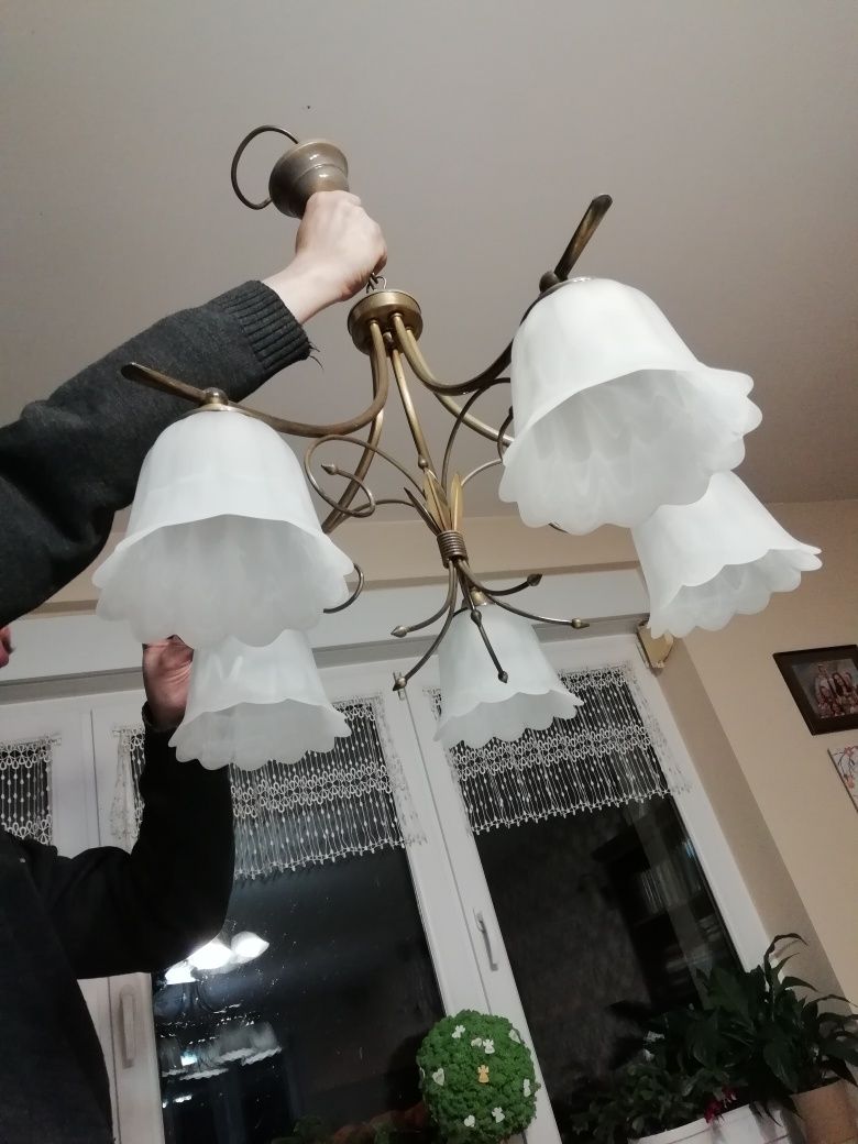 Piękna lampa do salonu
