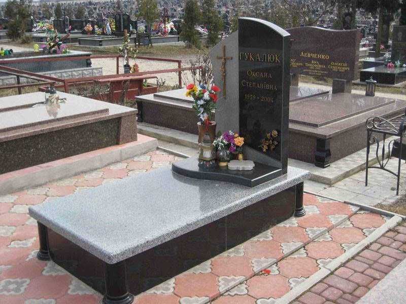 Пам'ятники з кар'єру склад у Луцьку